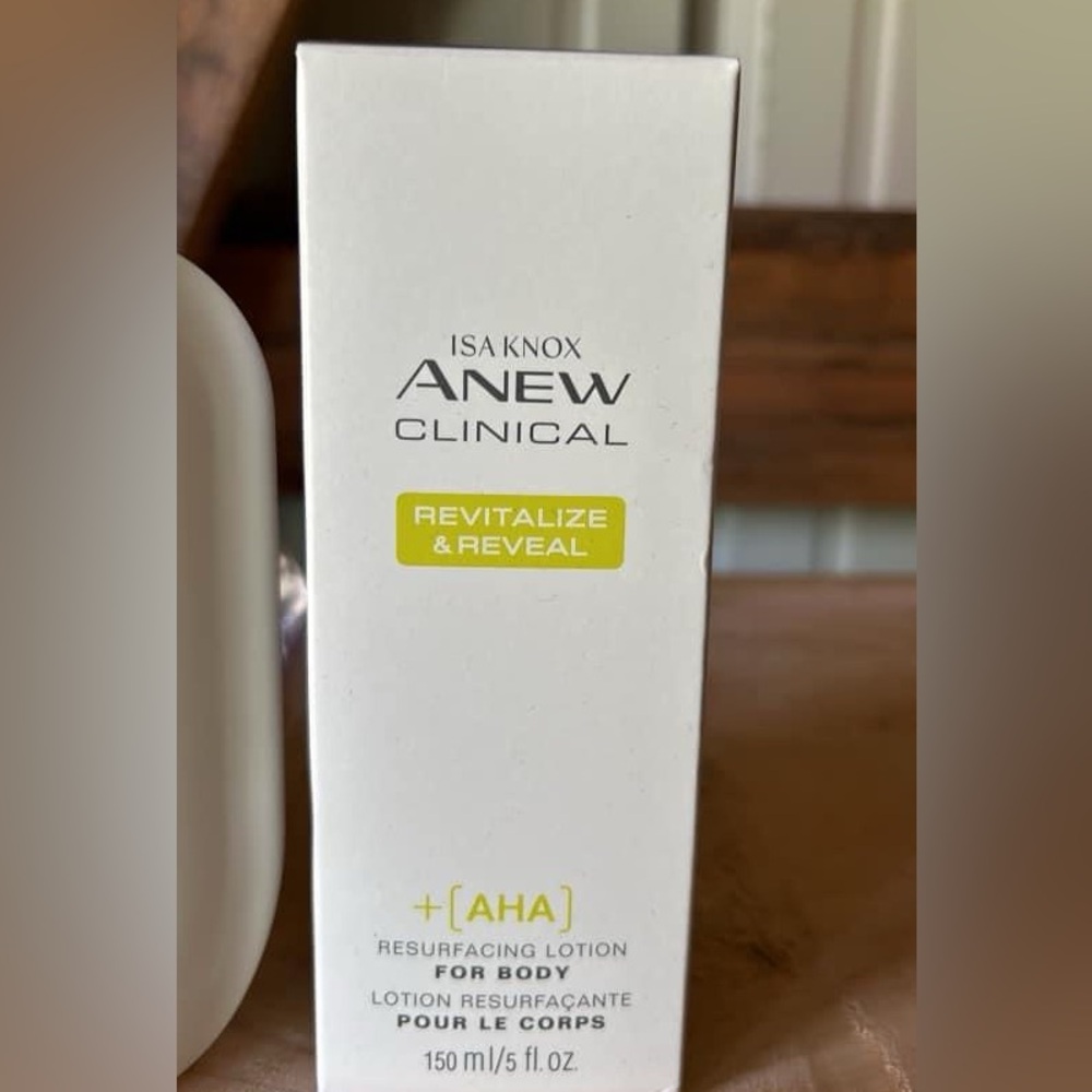 Avon Isa Knox Anew Clinical Revitalize & Reveal Resurfacing Lotion for Body